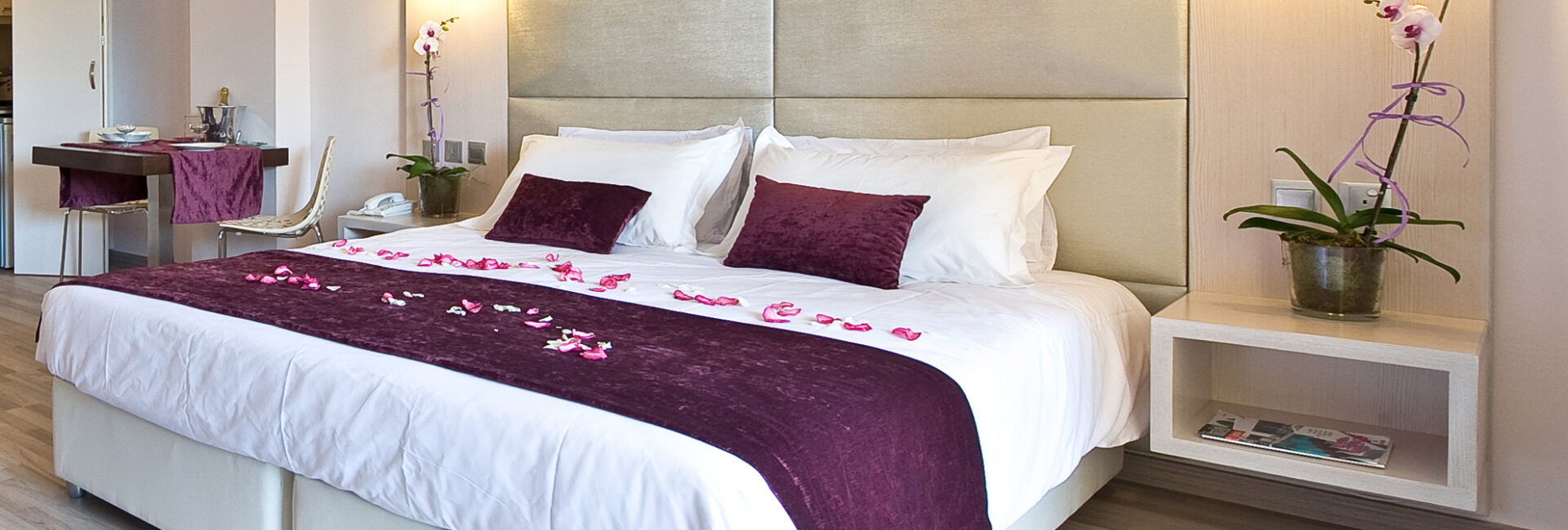 Deluxe Double Room (Side Sea View)